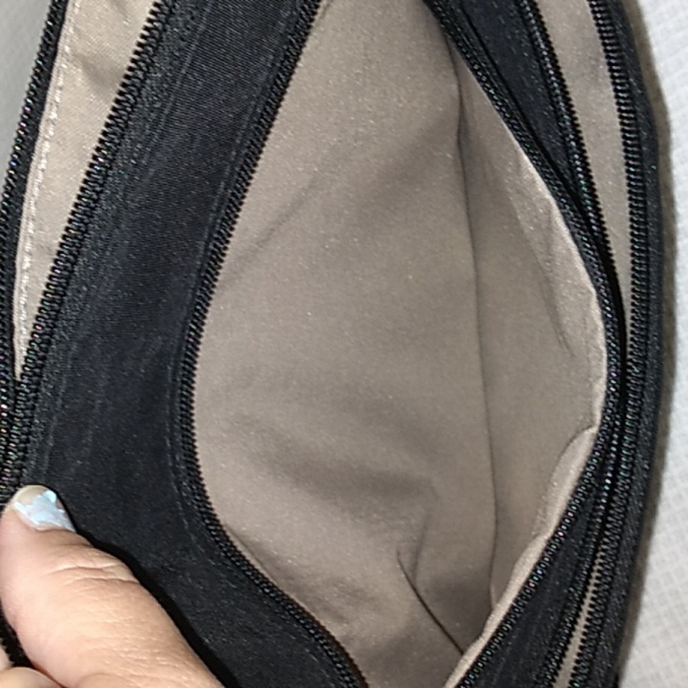 Nwot Baggallini crossbody/sling bag - Picture 4 of 6